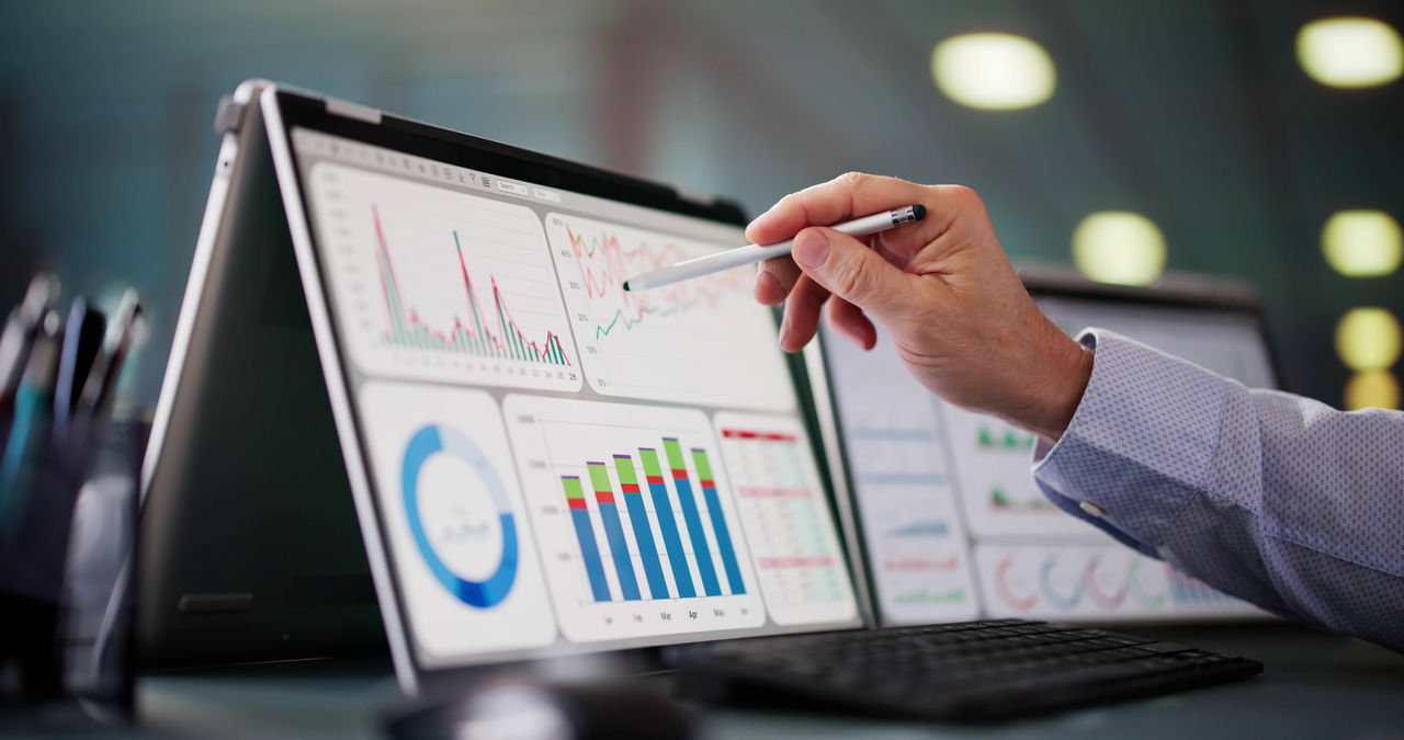 Data Analyst Using Data Analytics KPI Dashboard